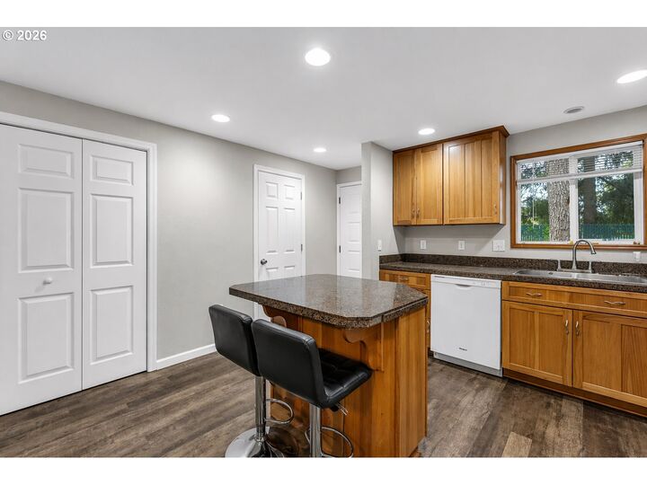 Property Photo: 4117 NE 8th St OR 97030