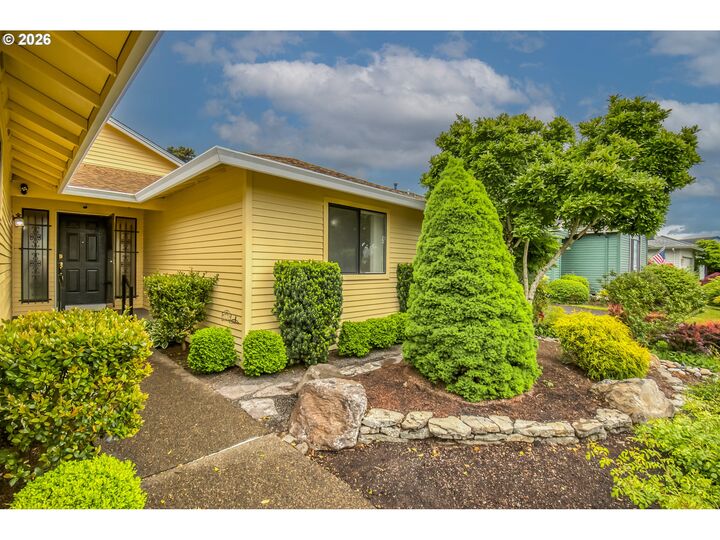 Property Photo:  15646 NE Tillamook St  OR 97230 