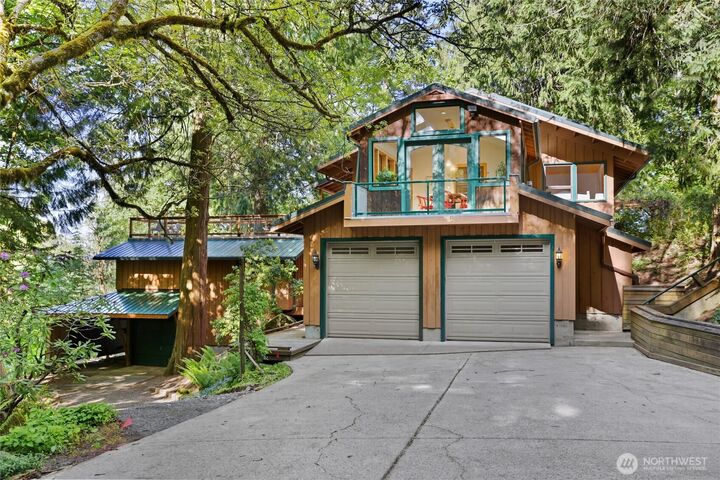 Property Photo:  18503 SE 64th Way  WA 98027 