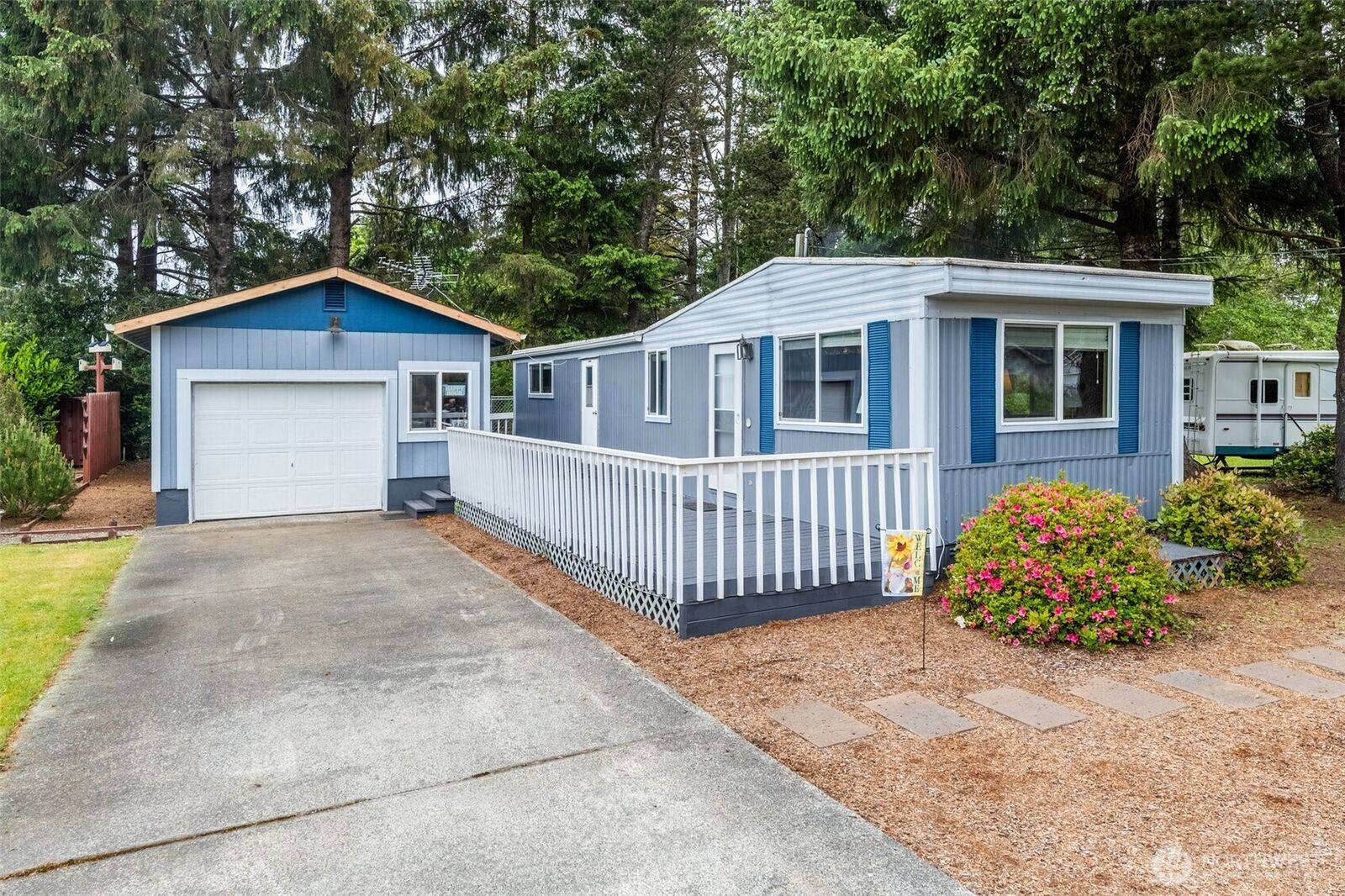 Property Photo:  31109  N Place  WA 98640 