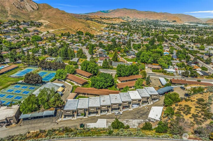 Property Photo:  1818  Skyline Drive 32  WA 98801 