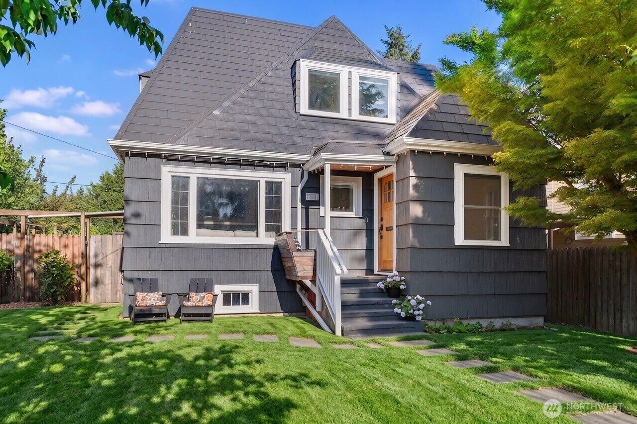 Property Photo:  5500  21st Avenue S  WA 98108 