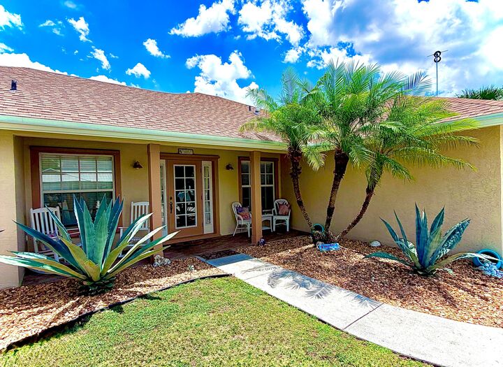 Property Photo:  127 NW Avens Street  FL 34983 