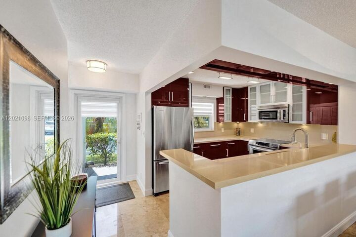 Property Photo: 1025 SE 3rd Ave 108 FL 33004