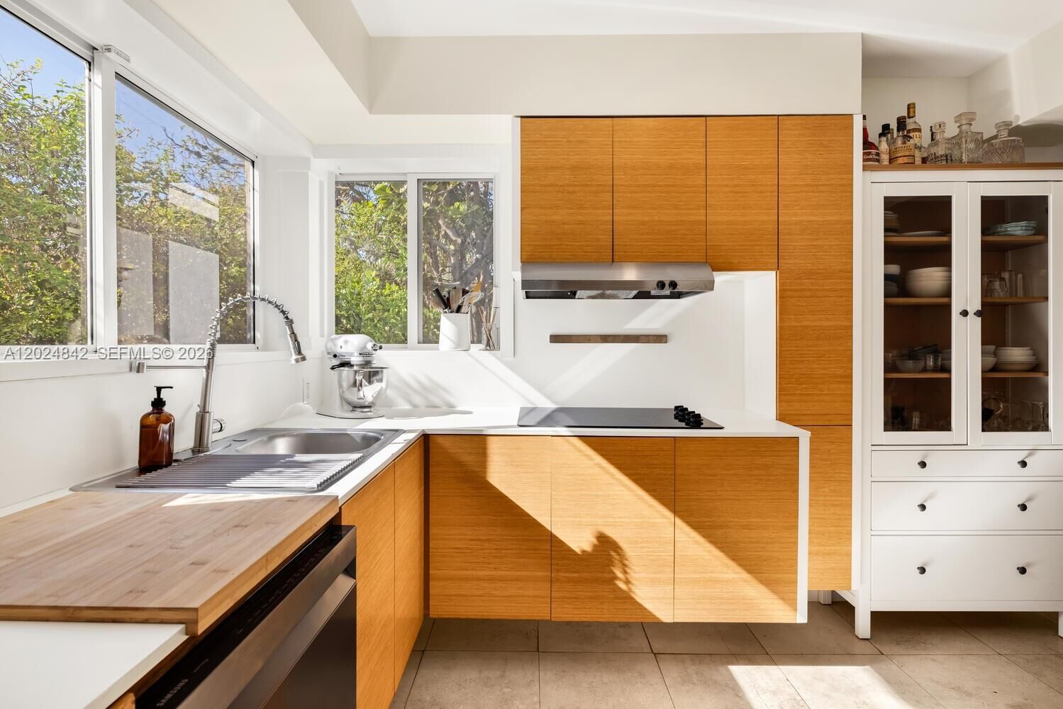 Property Photo:  41 NE 51st St  FL 33137 