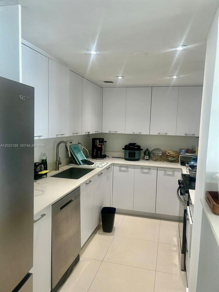 Property Photo:  2451 Brickell Ave 16J  FL 33129 