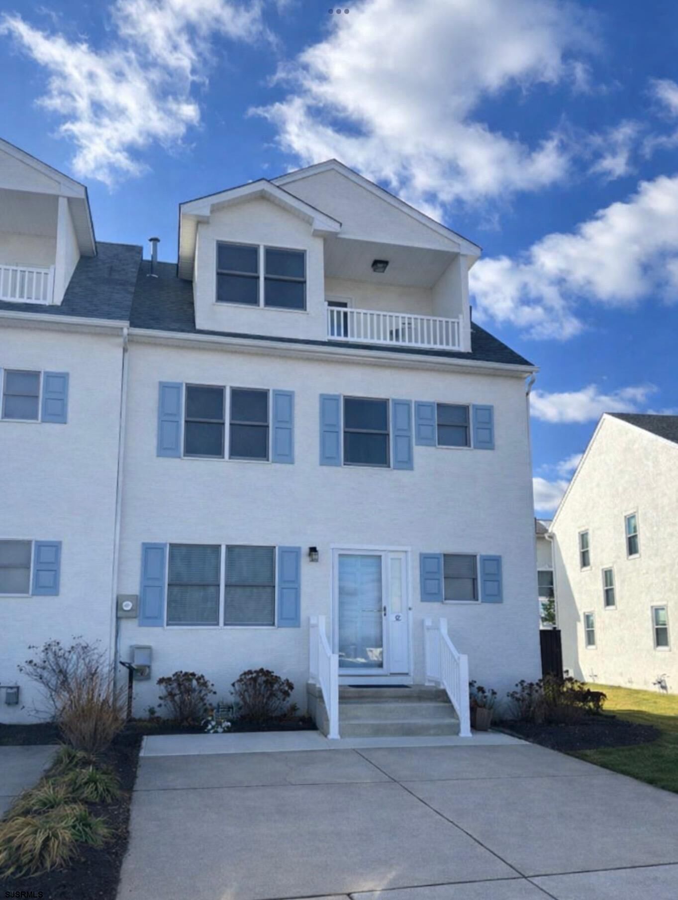 Property Photo: 10 Harbor Beach Cv NJ 08203