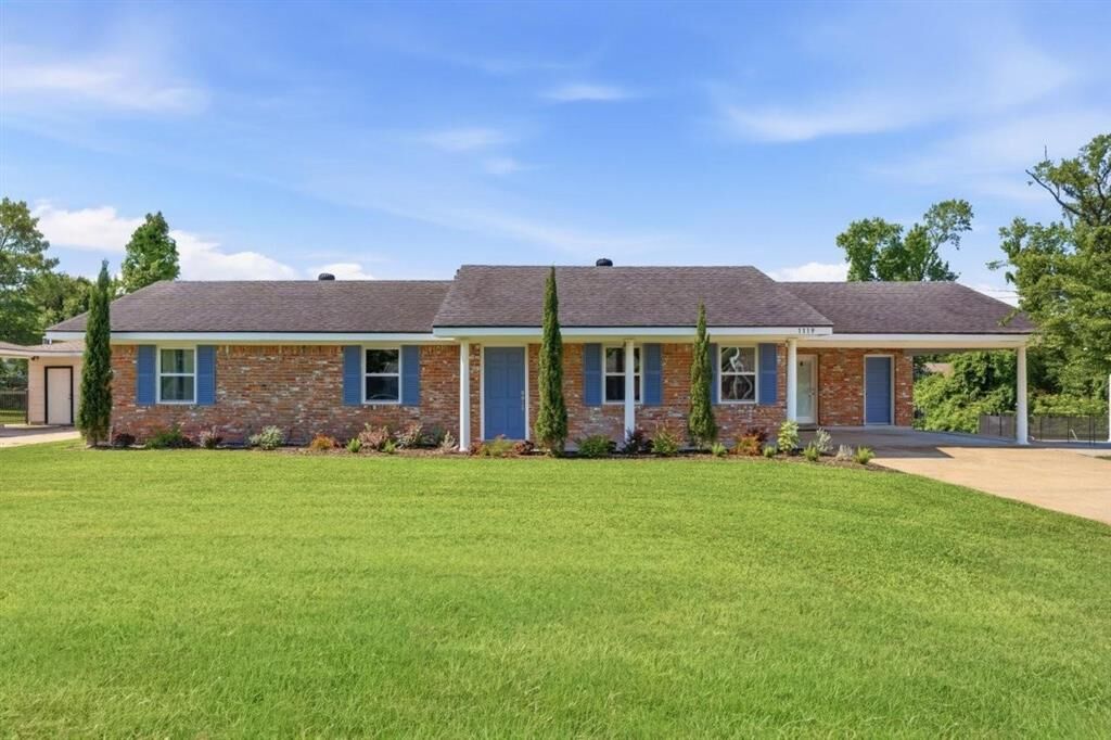 Property Photo:  1119 Paris Street  LA 70605 