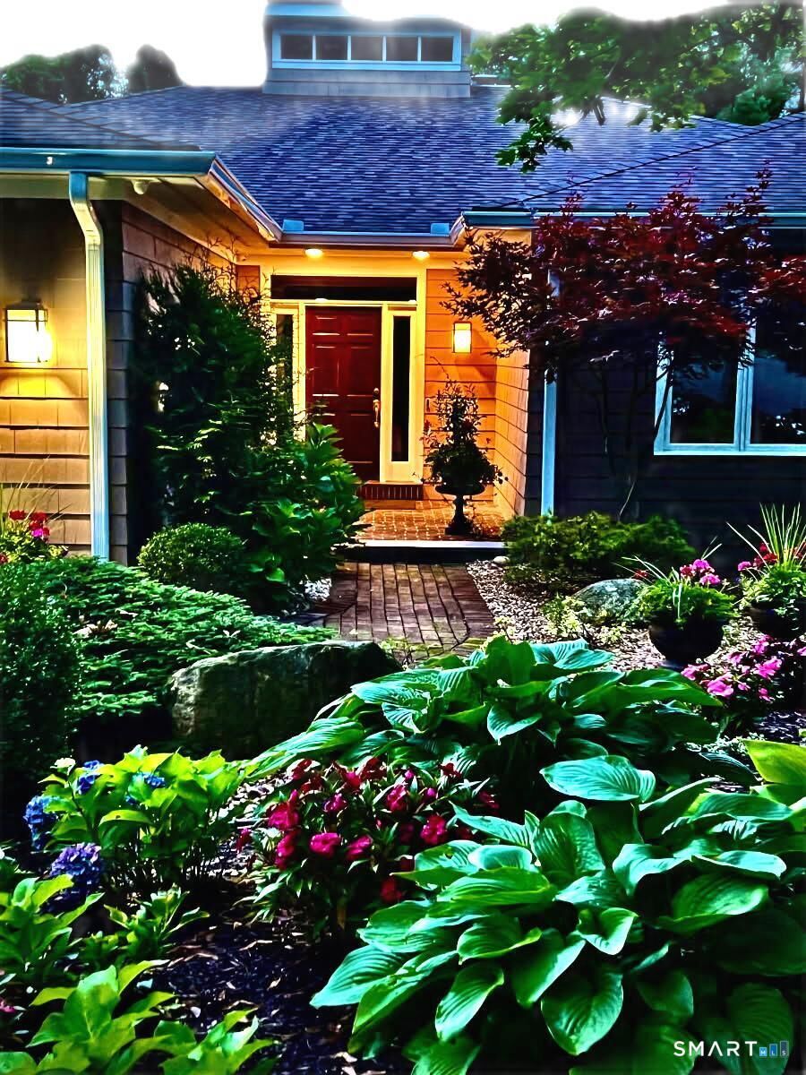 Property Photo:  2 Schuyler Lane 2  CT 06002 