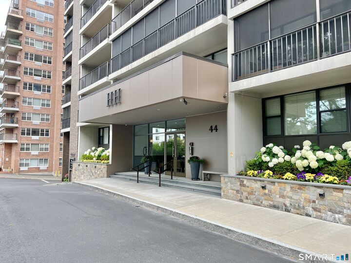 Property Photo:  44 Strawberry Hill Avenue 7B  CT 06902 