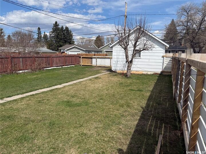 Property Photo: 901 2nd Street W SK S0E 1E0
