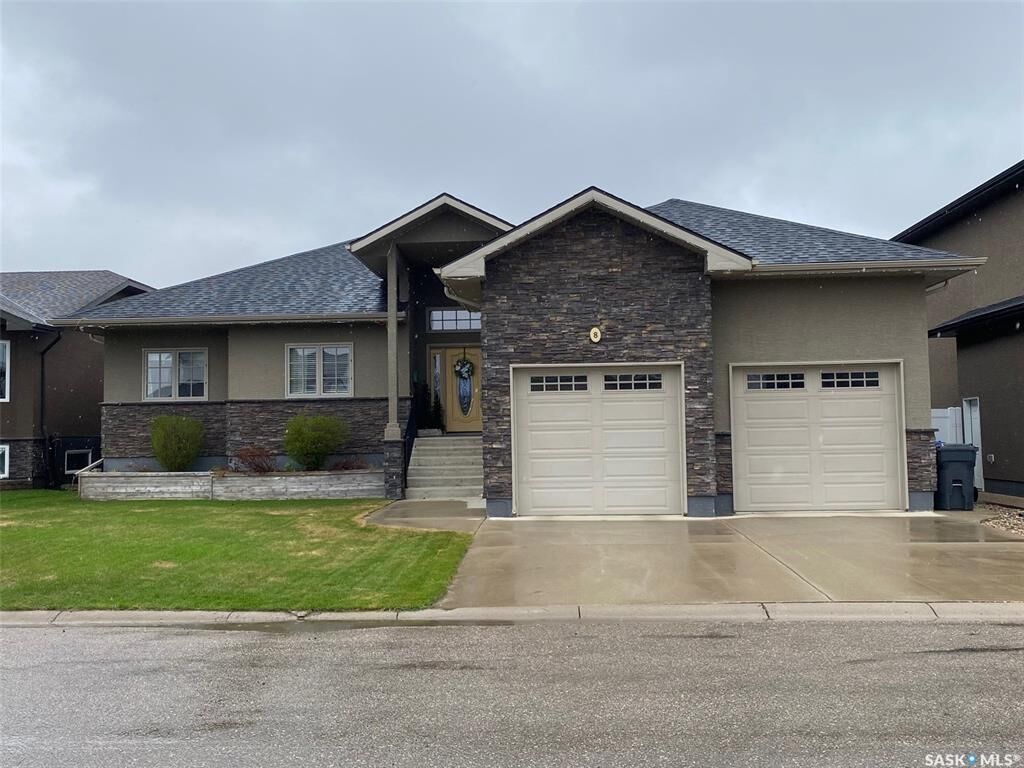 Property Photo:  8 Partridge Court  SK S3N 3J8 