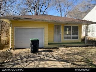 Property Photo:  6018 N 39th  Street  NE 68111 