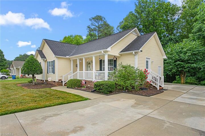 Property Photo:  1302 Durham Meadows Drive  NC 27217 