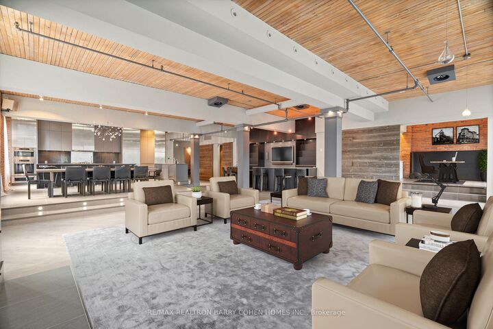 468 Wellington Street W 300 — photo 1