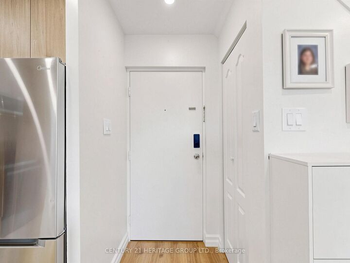 Property Photo: 2001 Bonnymede Drive 91 ON L5J 4H8