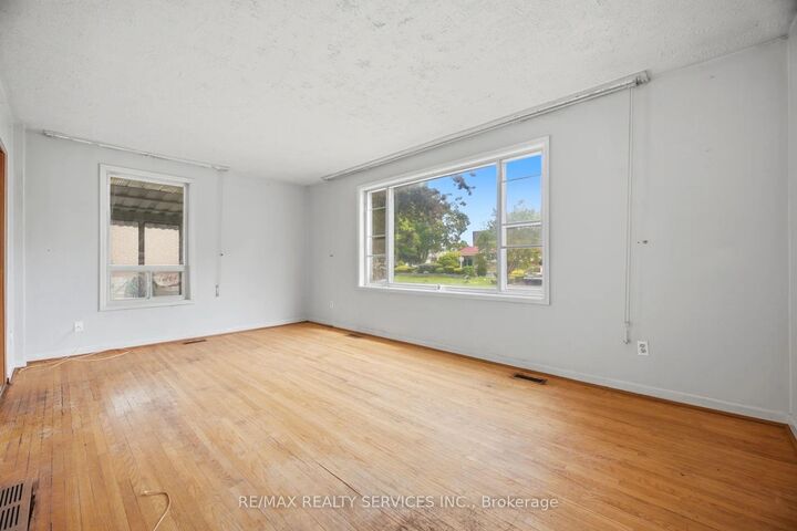 Property Photo: 27 Hadrina Street ON L6X 2J5