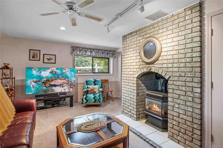 Property Photo: 1680 Gerald St BC V9P 9C7