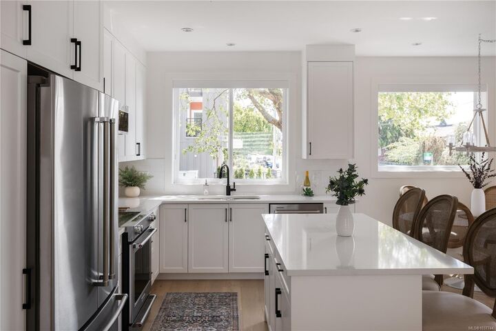 Property Photo:  10145 Fifth St 4  BC V8L 0E4 