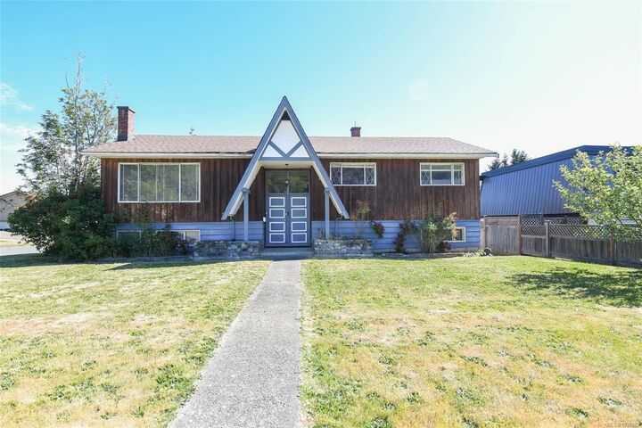 Property Photo: 2029 Cedar Cres BC V9N 3B8