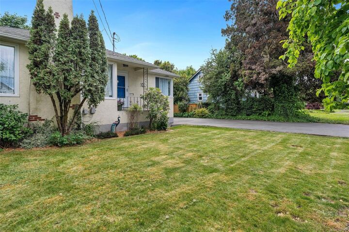 Property Photo: 636 Coronation Ave BC V9L 2V2
