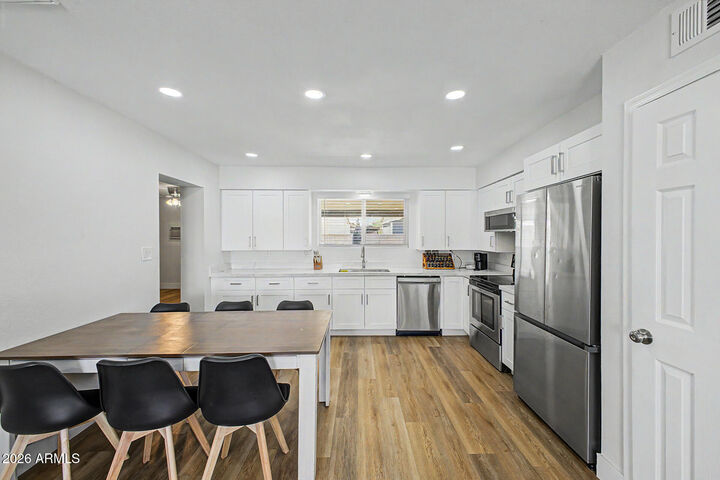 Property Photo:  1112 W Hackamore Street  AZ 85201 