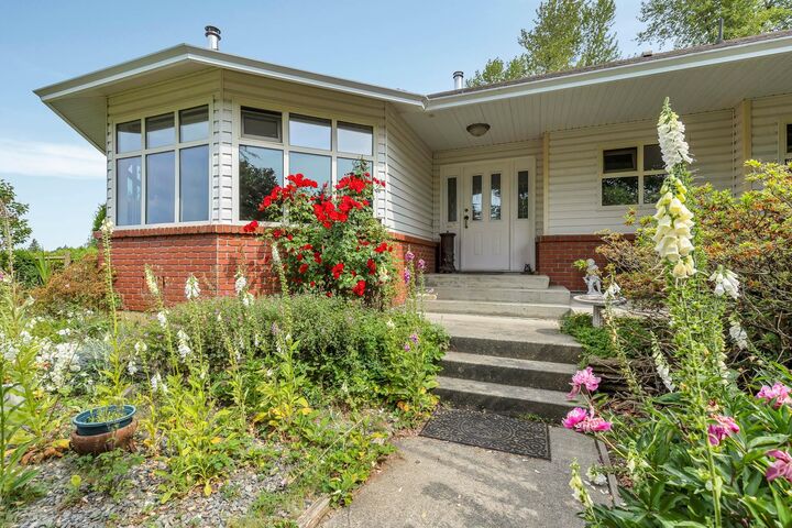 Property Photo: 33470 Ihles Avenue BC V2V 6Y1