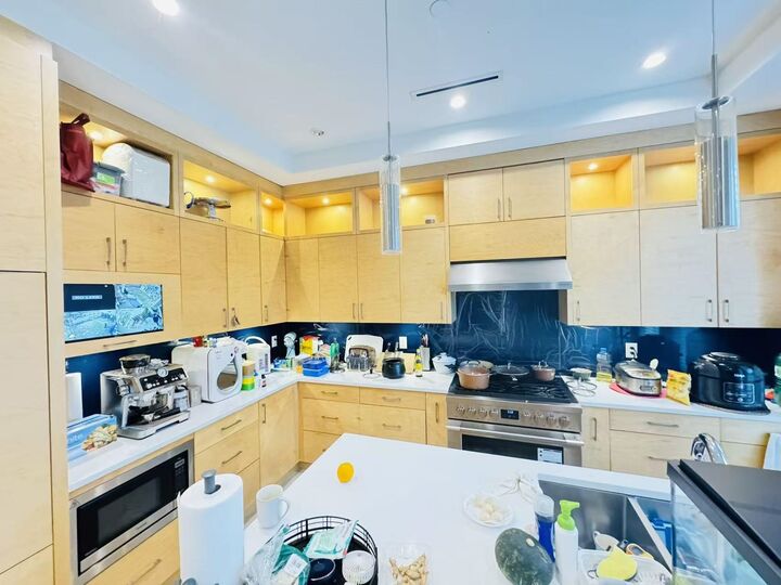 Property Photo:  3000 W 15 Avenue  BC V6K 3A5 