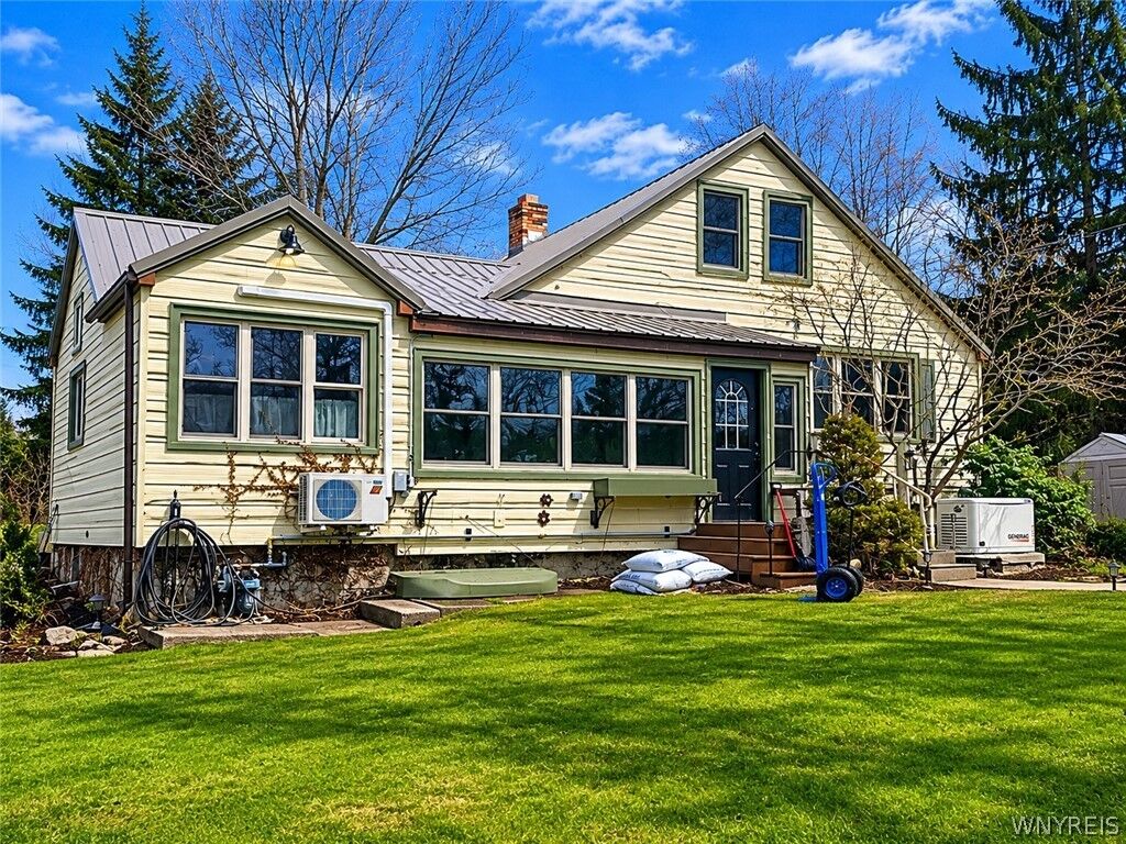 Property Photo:  1593 S Creek Rd  NY 14047 