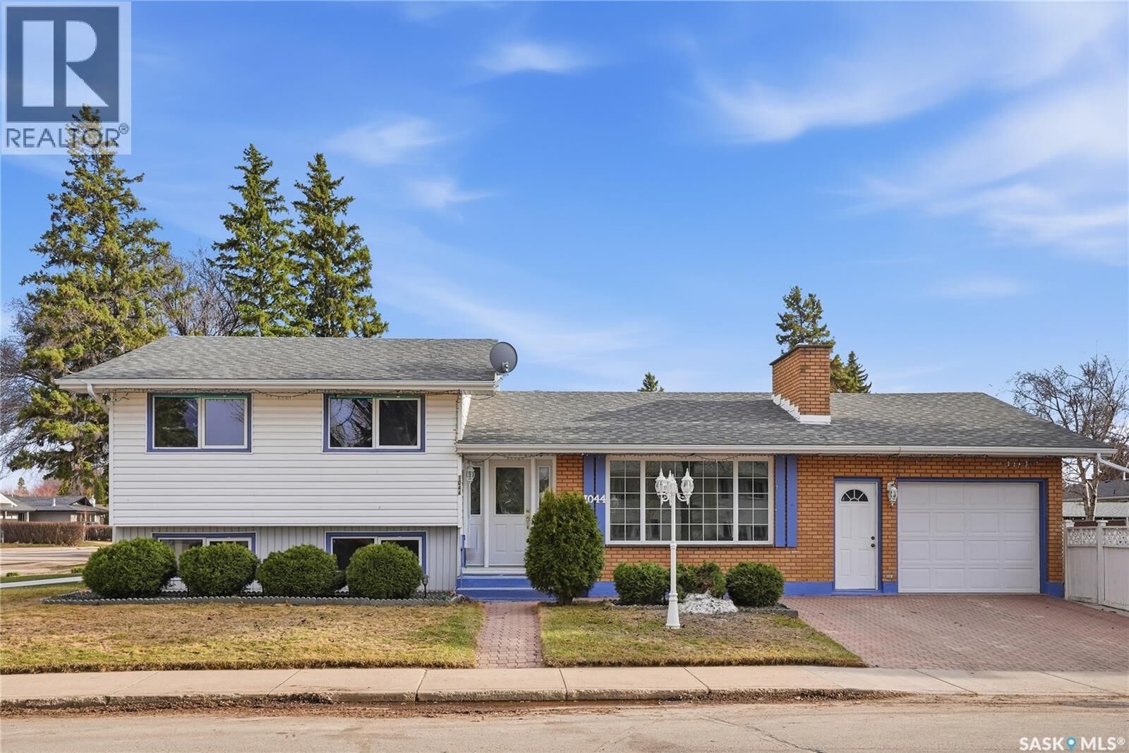 Property Photo: 1044 East Centre SK S7J 3A3