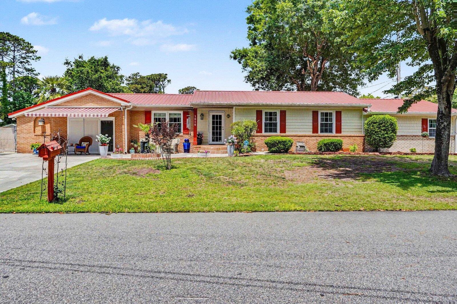 Property Photo:  1010 Moss Dr.  SC 29575 