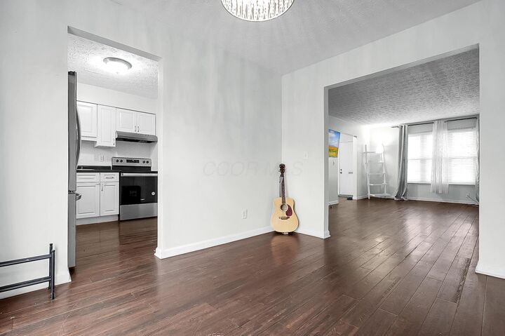 Property Photo: 97 Stornoway W Drive OH 43213