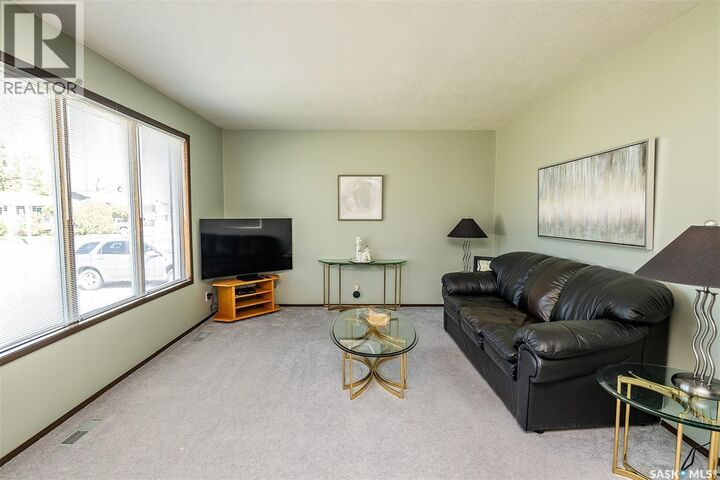 Property Photo:  512 9th Street E  SK S0A 4T0 