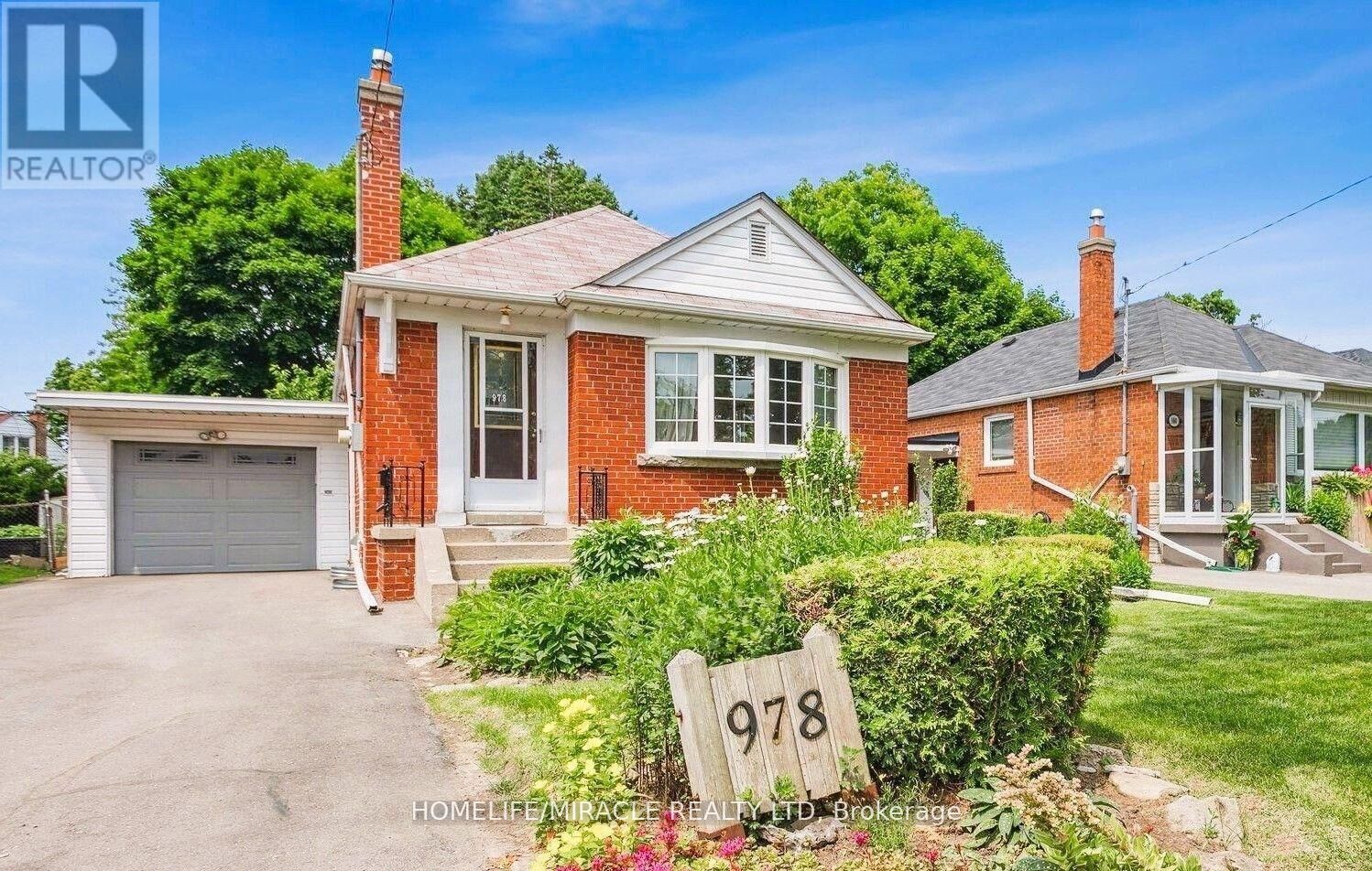Property Photo: 978 Pharmacy Avenue Bsmt ON M1R 2G6