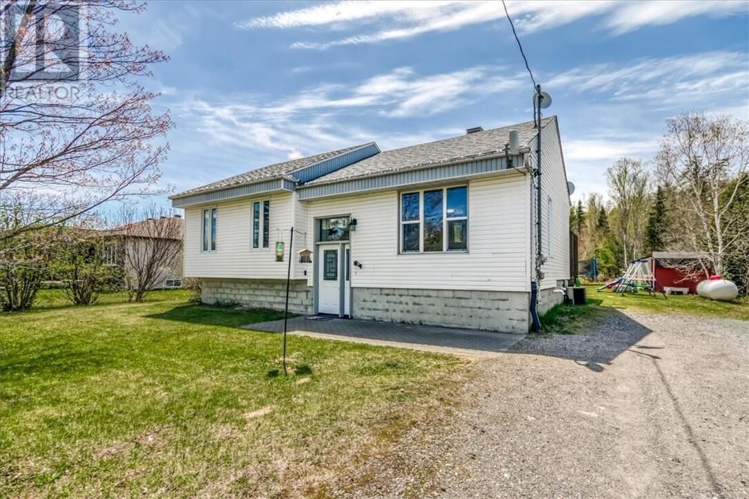 Property Photo:  4044E Rose Court  ON P3E 4N1 