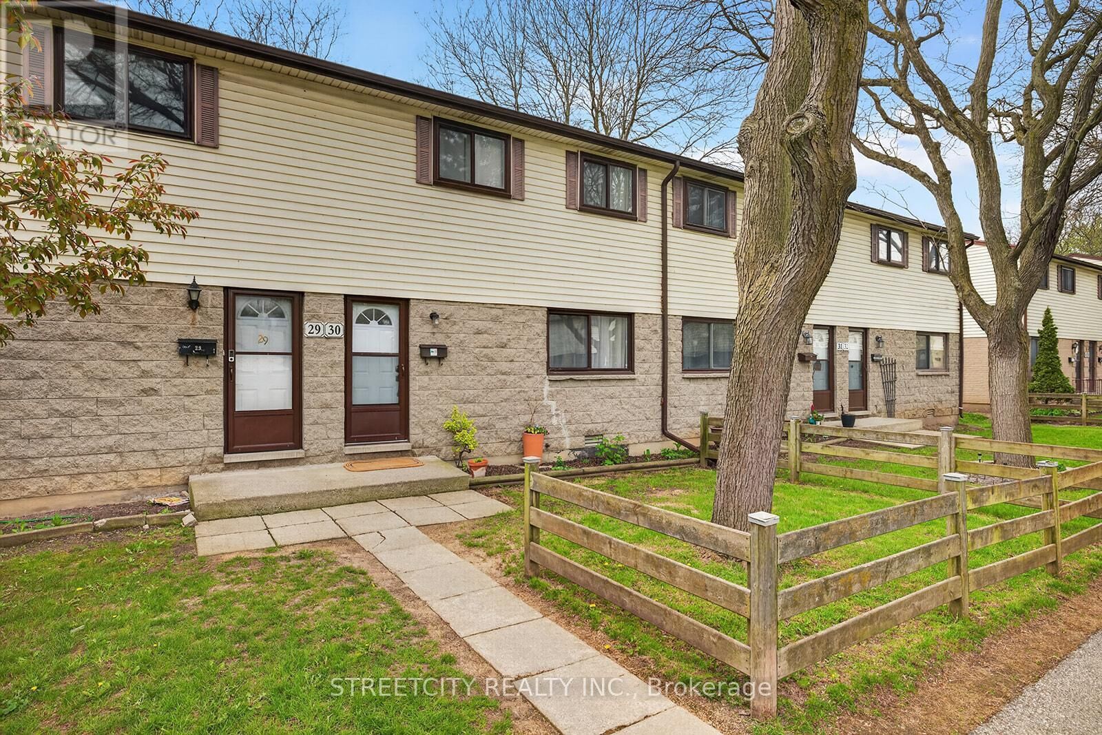 Property Photo:  825 Dundalk Drive 30  ON N6C 3V6 