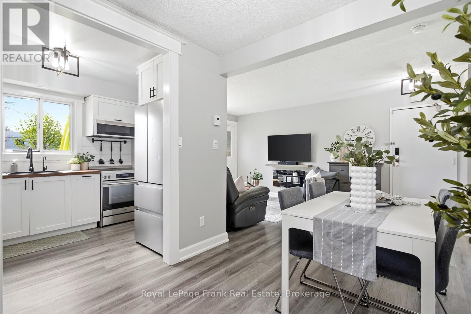 Property Photo: 1100 Oxford Street 160 ON L1J 6G4