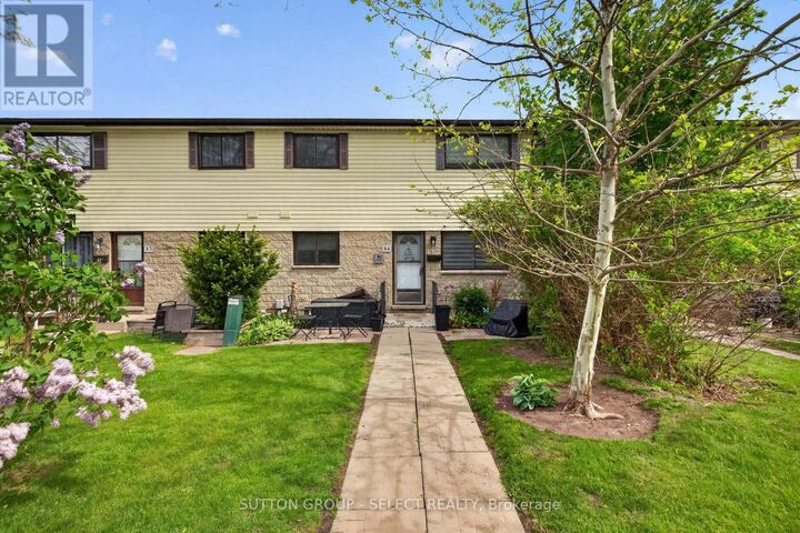 Property Photo:  825 Dundalk Drive 84  ON N6C 3V6 