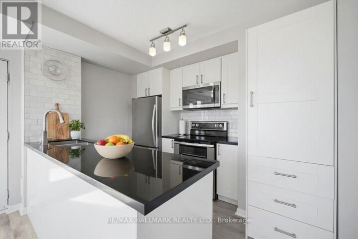 Property Photo: 2464 Weston Road 403 ON M9N 0A2
