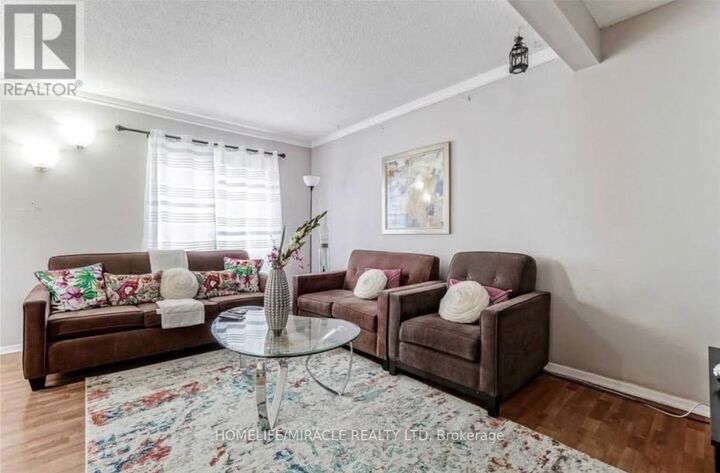 Property Photo:  22 Sandringham Court  ON L6T 3Z3 