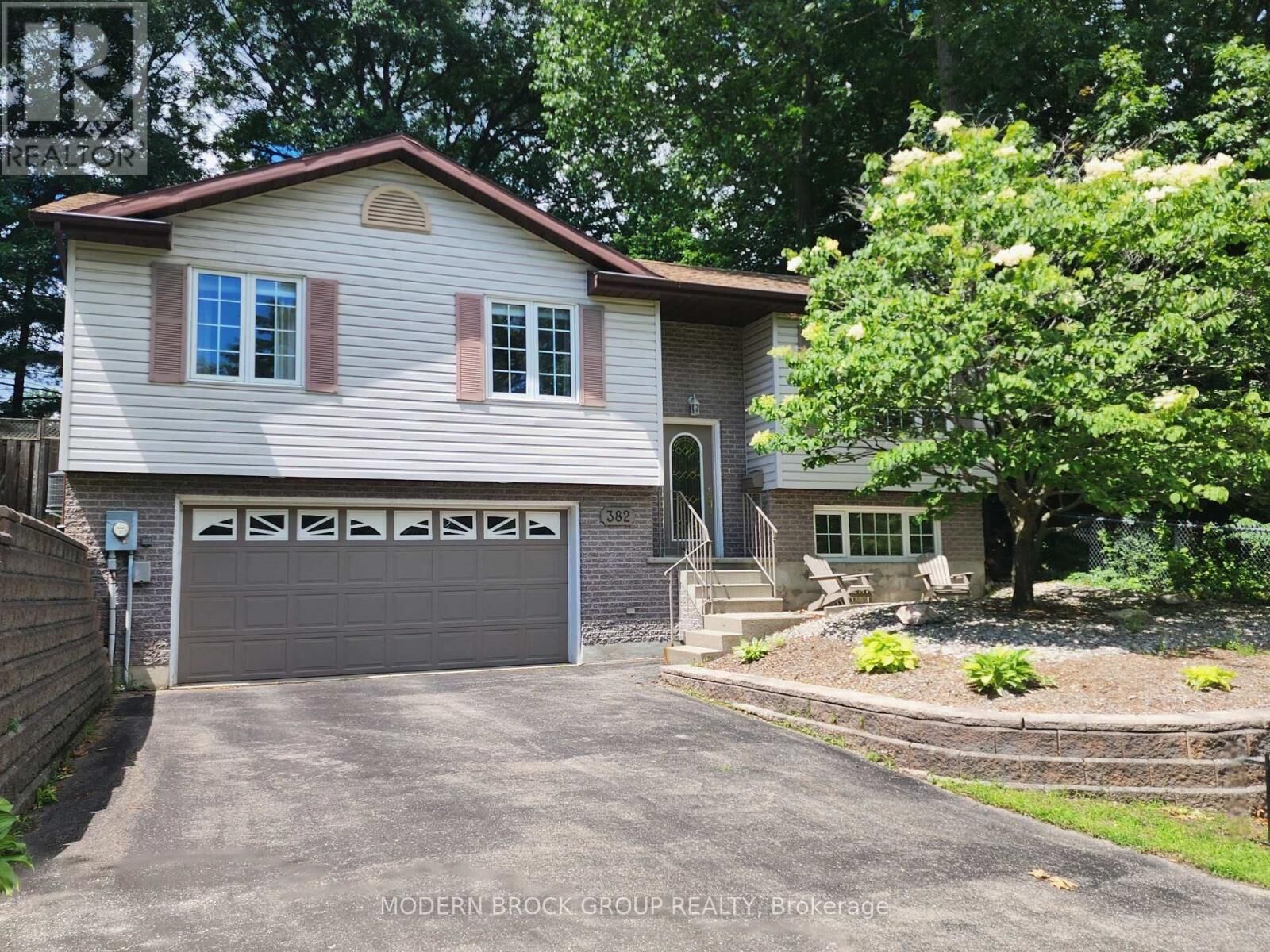 Property Photo: 382 Pearl Street West ON K6V 4E5