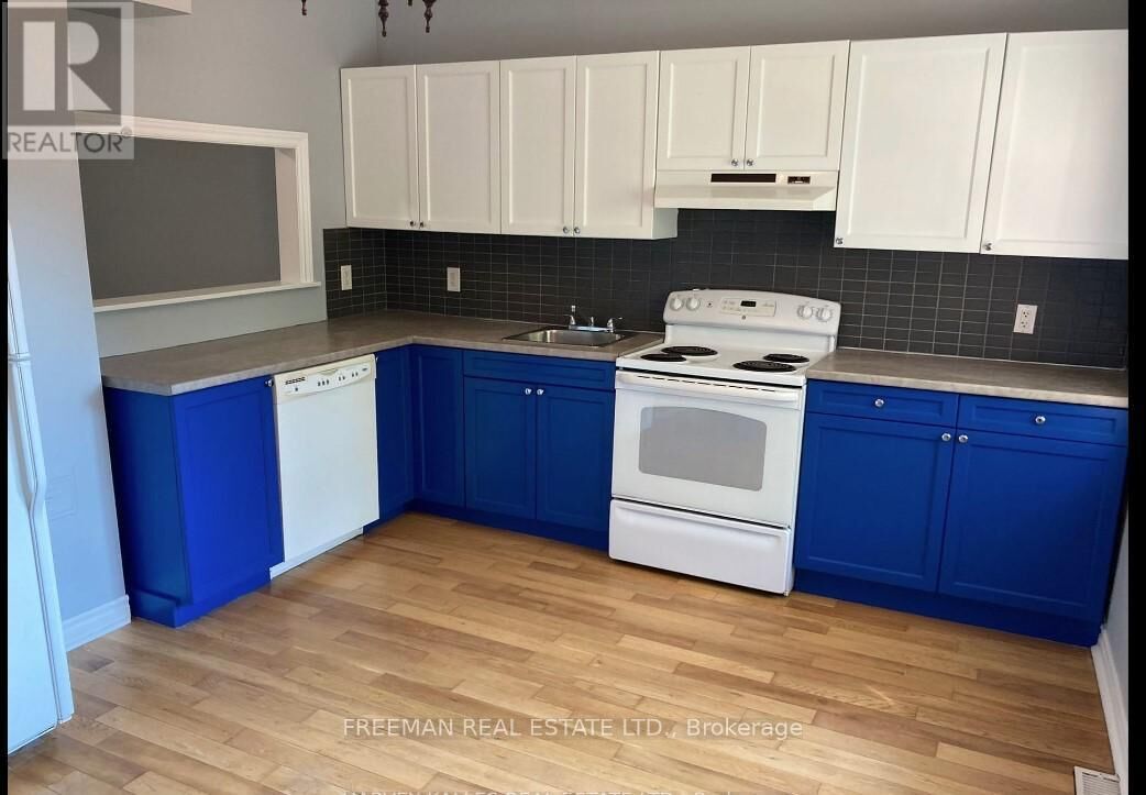 Property Photo:  985 Dupont Street 1  ON M6H 1Z5 
