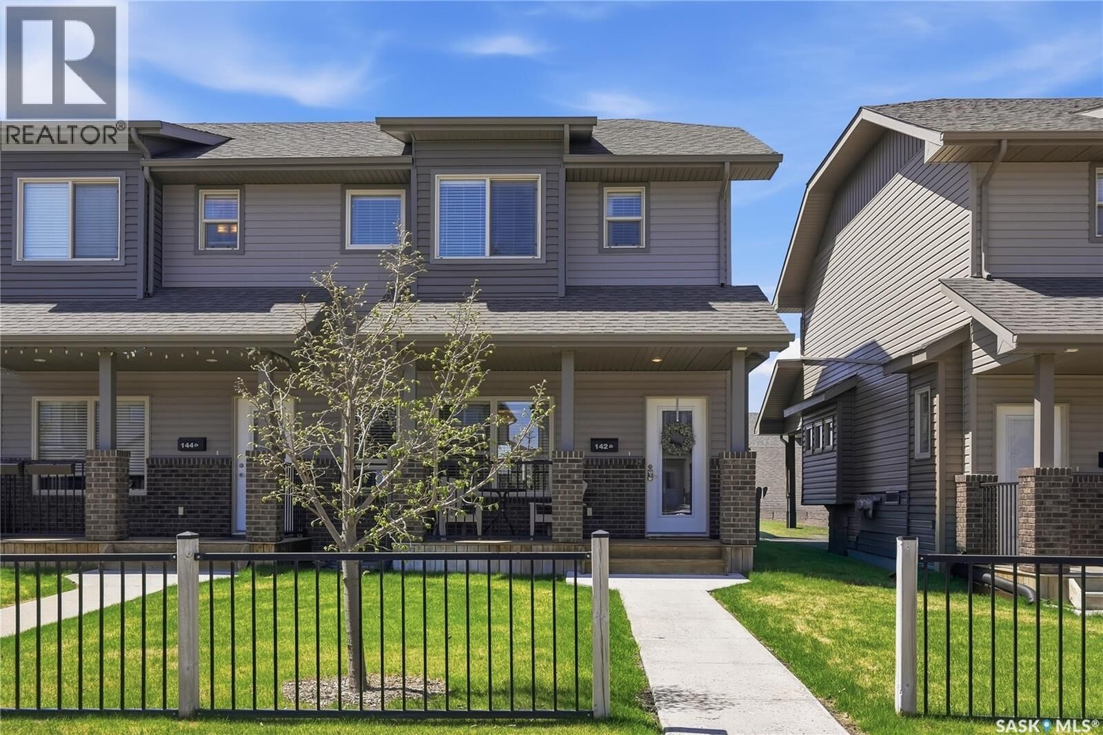 Property Photo: 142 Rosewood Gate N SK S7V 0K9