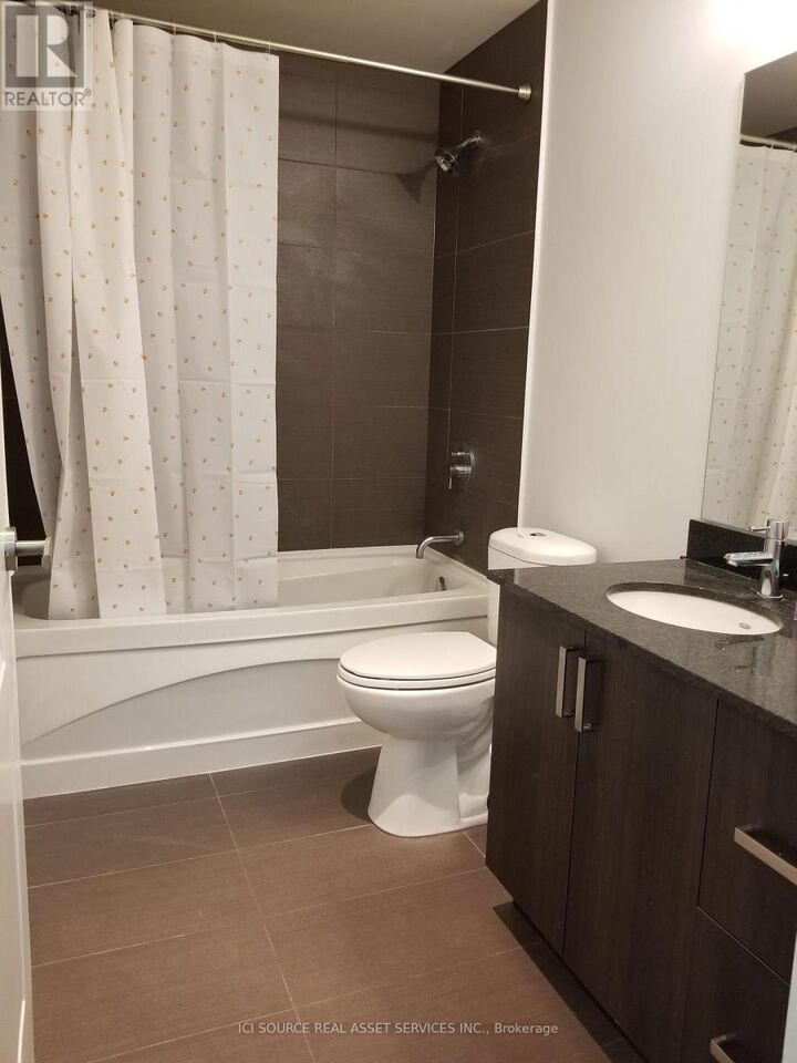 Property Photo:  7608 Yonge Street 210  ON L4J 0J5 