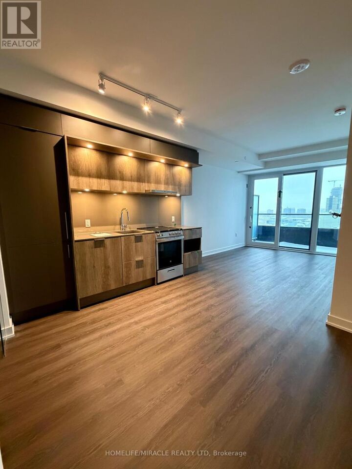 Property Photo: 448 Burnhamthorpe Road West 1806 ON L5B 0R4