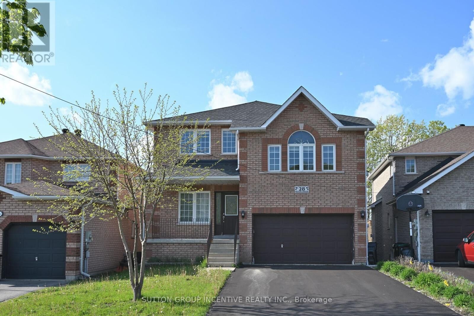 Property Photo:  28 Silvercreek Crescent Upper  ON L4N 1S7 