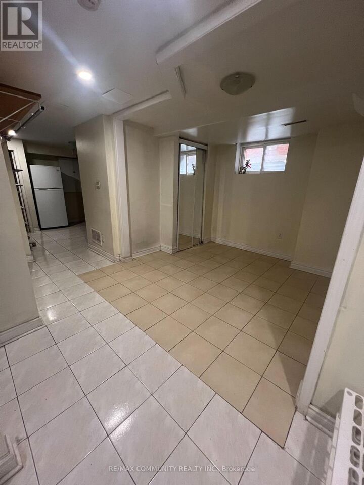 Property Photo:  39 Briarglen Court Basement  ON M1W 3Z8 