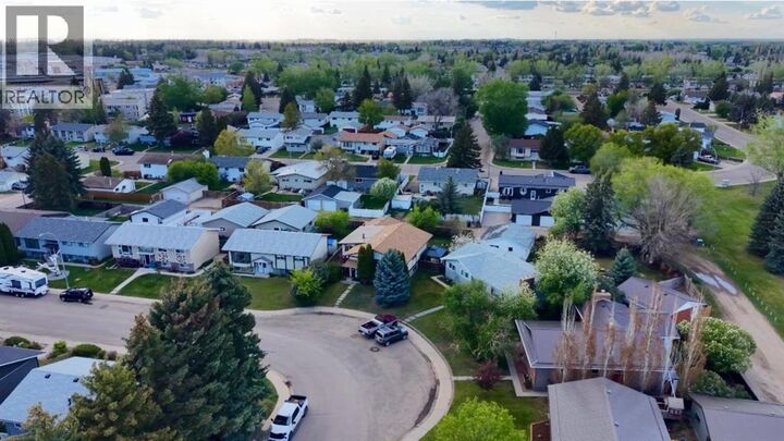 Property Photo:  116 McNab Park Street East  AB T1R 0K6 