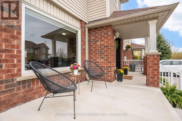 Property Photo:  94 Thrushwood Drive  ON L4N 0Z1 