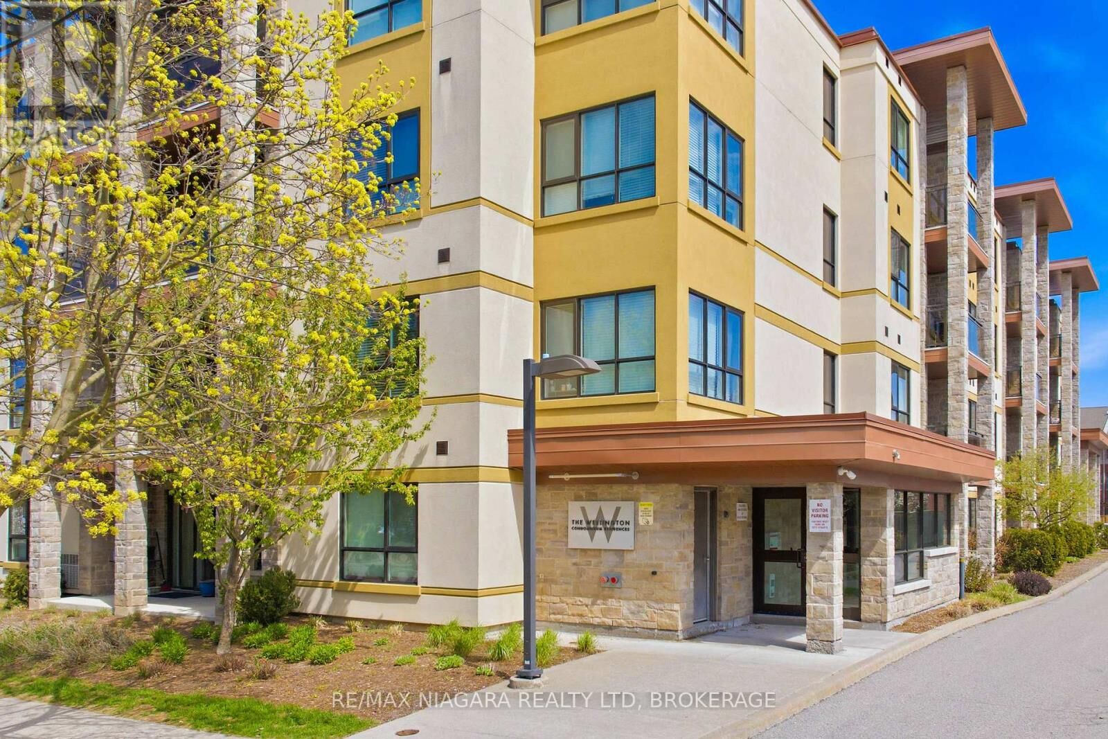Property Photo: 26 Wellington Street 404 ON L2R 5P8